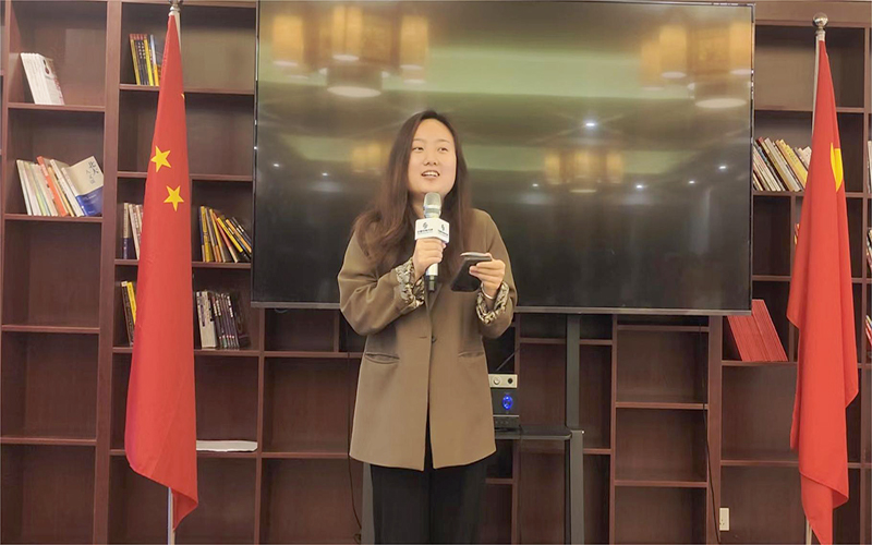 演讲者2.jpg 演讲者2.jpg