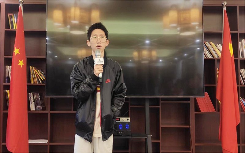 演讲者3.jpg 演讲者3.jpg